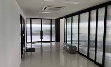 Oficina en venta y en alquiler en Suan Luang, Bangkok