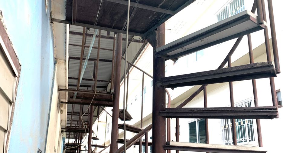 Casa adosada en venta y en alquiler de 4 habitaciones en Mueang Chon Buri, Chonburi