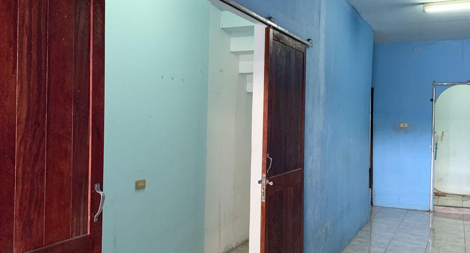 Casa adosada en venta y en alquiler de 4 habitaciones en Mueang Chon Buri, Chonburi