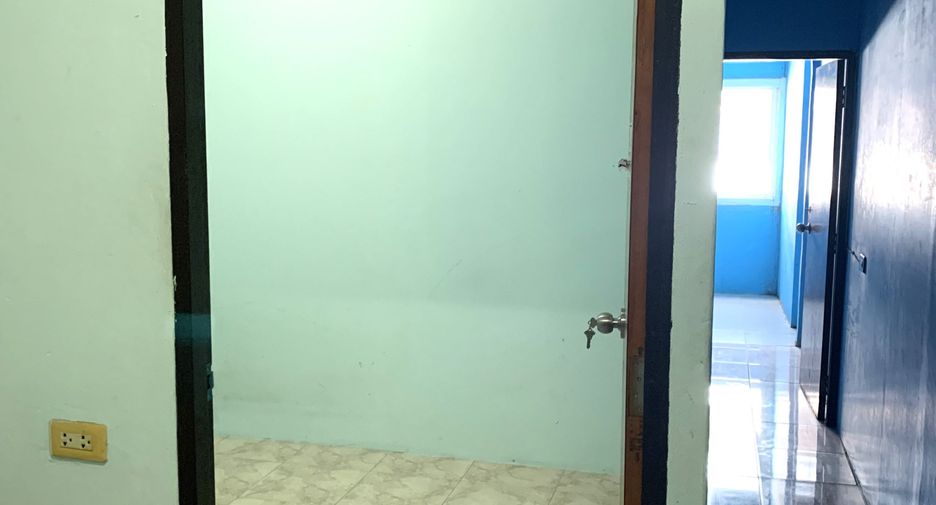 Casa adosada en venta y en alquiler de 4 habitaciones en Mueang Chon Buri, Chonburi