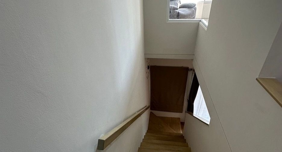 For sale 2 bedrooms townhouse in Mueang Samut Prakan, Samut Prakan