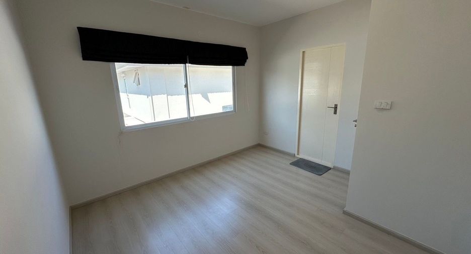 For sale 2 bedrooms townhouse in Mueang Samut Prakan, Samut Prakan