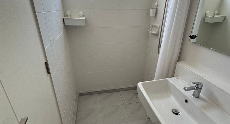For sale 2 bedrooms townhouse in Mueang Samut Prakan, Samut Prakan