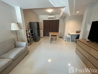 For sale 2 bedrooms townhouse in Mueang Samut Prakan, Samut Prakan