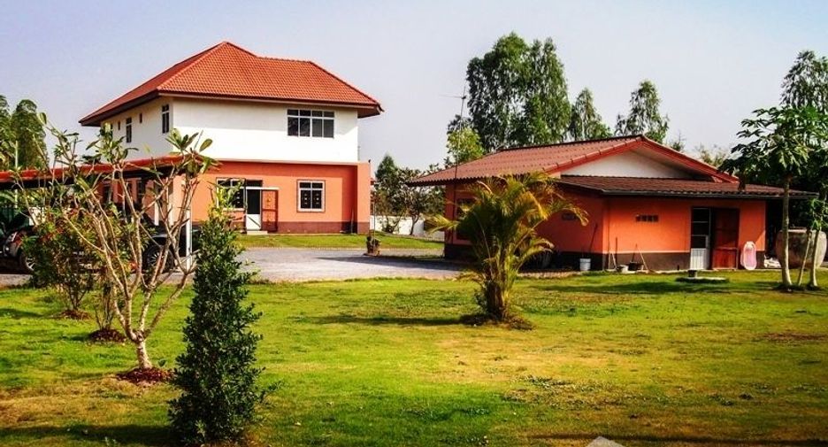 For sale 4 bedrooms house in Mueang Nongbua Lamphu, Nong Bua Lamphu