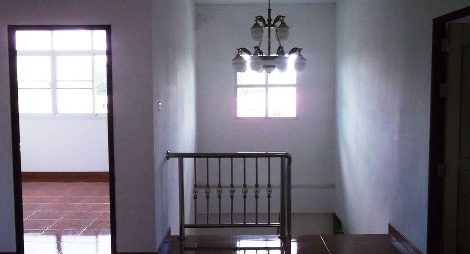 For sale 4 bedrooms house in Mueang Nongbua Lamphu, Nong Bua Lamphu