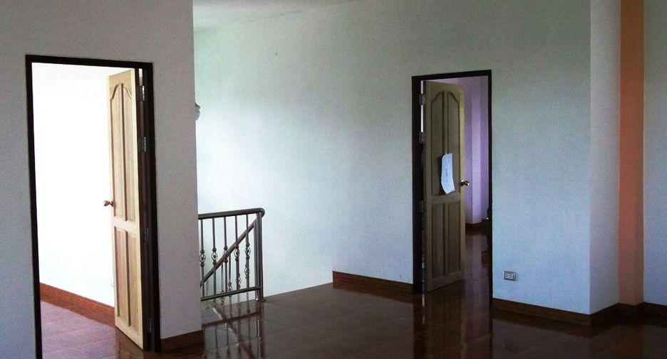 For sale 4 bedrooms house in Mueang Nongbua Lamphu, Nong Bua Lamphu