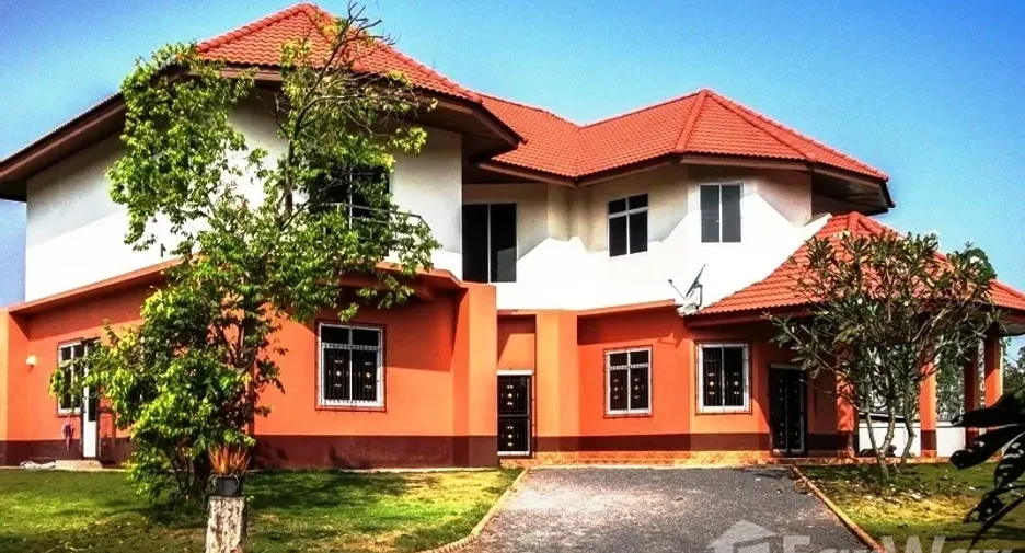 For sale 4 bedrooms house in Mueang Nongbua Lamphu, Nong Bua Lamphu