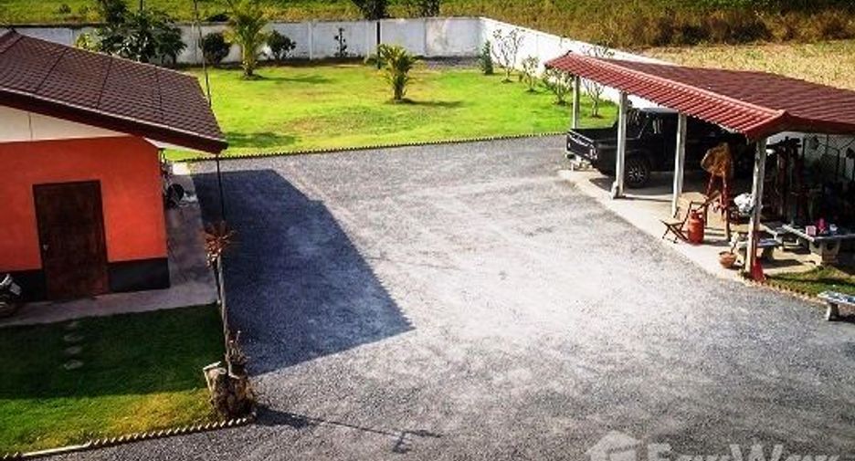 For sale 4 bedrooms house in Mueang Nongbua Lamphu, Nong Bua Lamphu