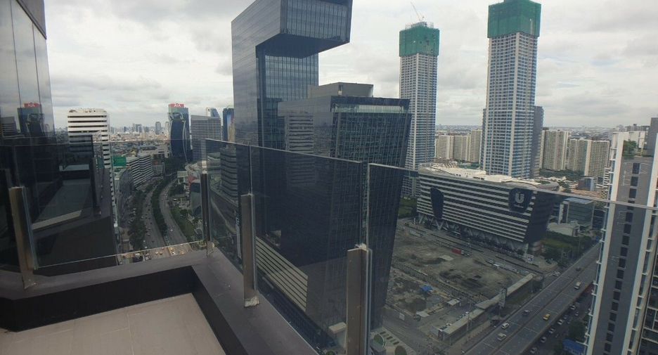 À vendre 2 chambres condo à Huai Khwang, Bangkok