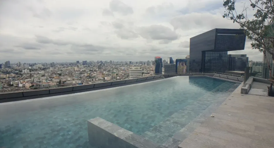 À vendre 2 chambres condo à Huai Khwang, Bangkok