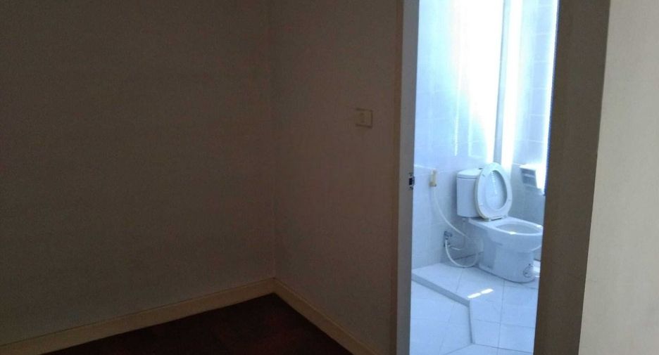For sale 3 ベッドルーム townhouse in Suan Luang, Bangkok