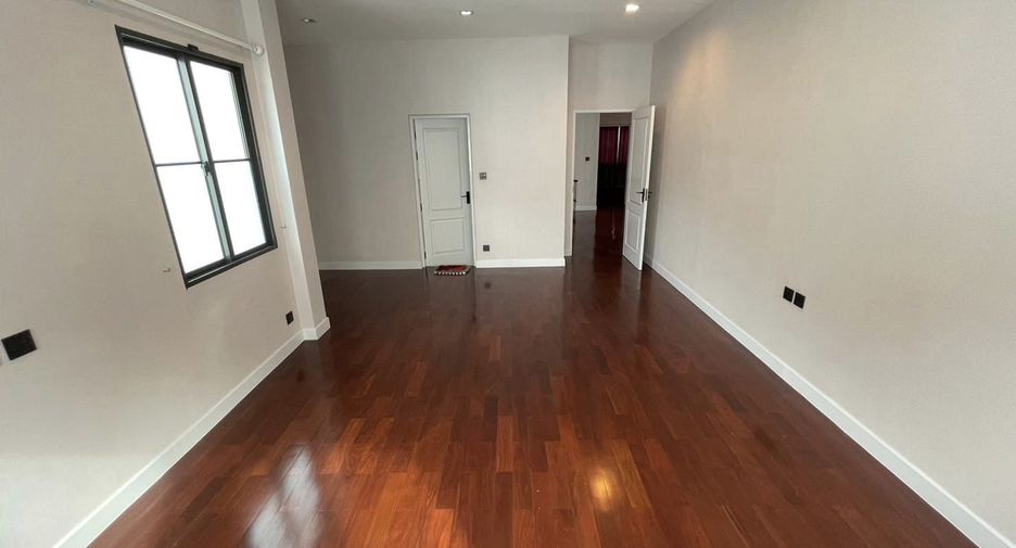 For sale and for rent 4 bedrooms house in Mueang Samut Prakan, Samut Prakan
