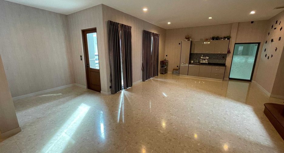 For sale and for rent 4 bedrooms house in Mueang Samut Prakan, Samut Prakan