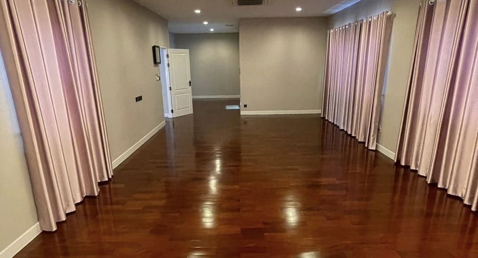 For sale and for rent 4 bedrooms house in Mueang Samut Prakan, Samut Prakan