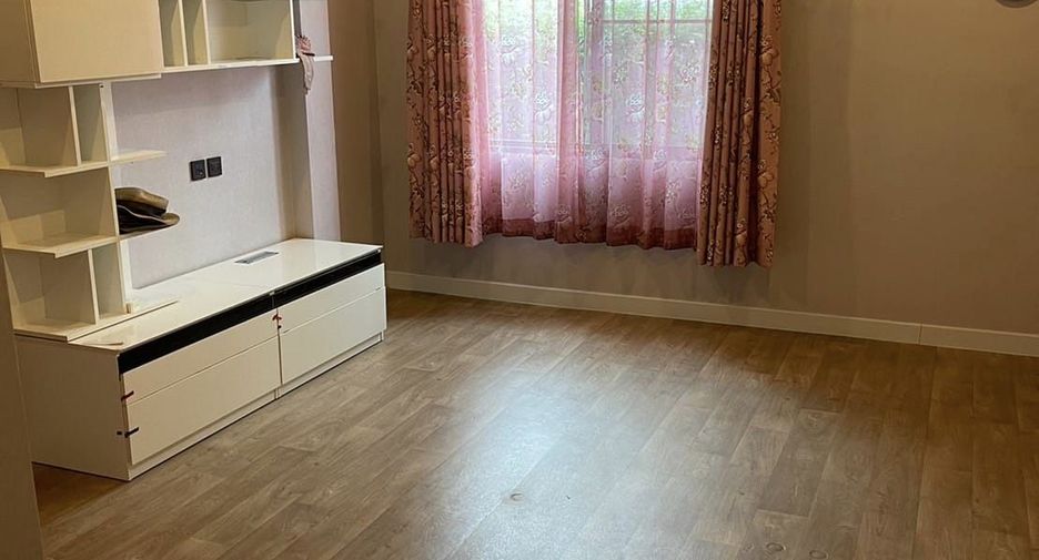 For sale and for rent 4 bedrooms house in Mueang Samut Prakan, Samut Prakan