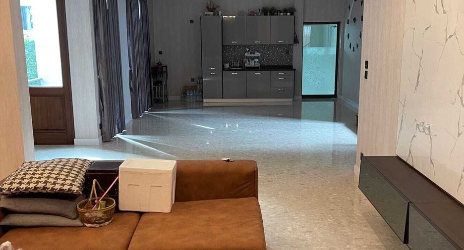 For sale and for rent 4 bedrooms house in Mueang Samut Prakan, Samut Prakan