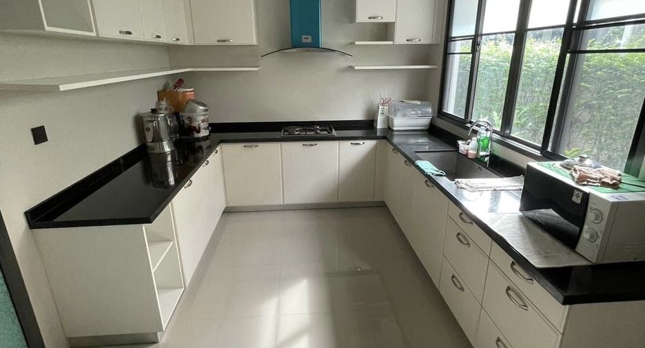 For sale and for rent 4 bedrooms house in Mueang Samut Prakan, Samut Prakan