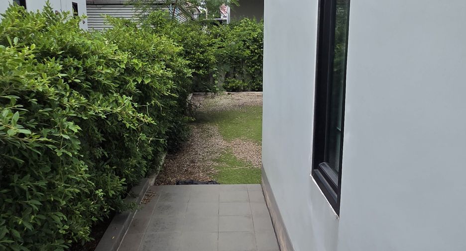 For sale 5 bedrooms house in Mueang Samut Sakhon, Samut Sakhon