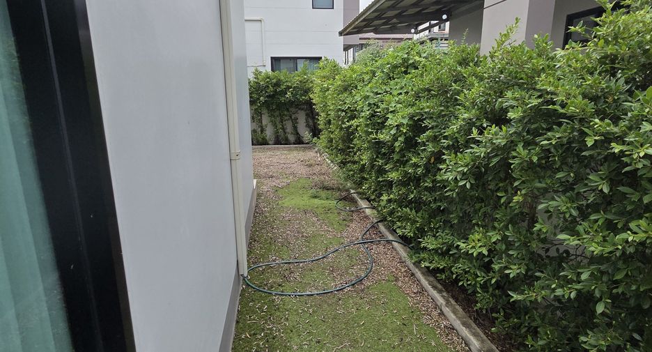 For sale 5 bedrooms house in Mueang Samut Sakhon, Samut Sakhon