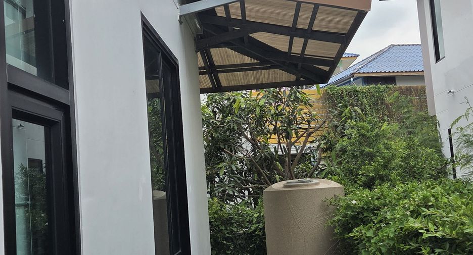 For sale 5 bedrooms house in Mueang Samut Sakhon, Samut Sakhon
