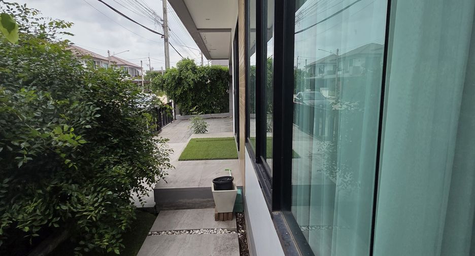 For sale 5 bedrooms house in Mueang Samut Sakhon, Samut Sakhon