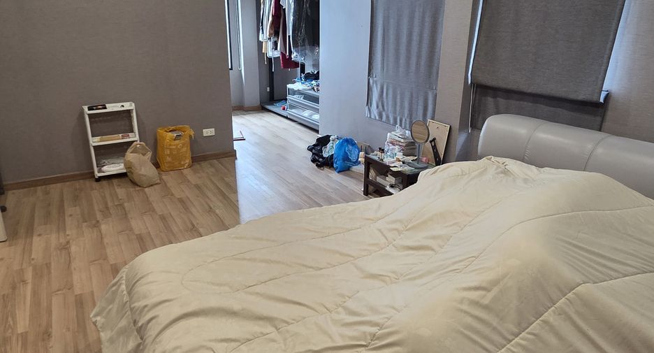 For sale 5 bedrooms house in Mueang Samut Sakhon, Samut Sakhon