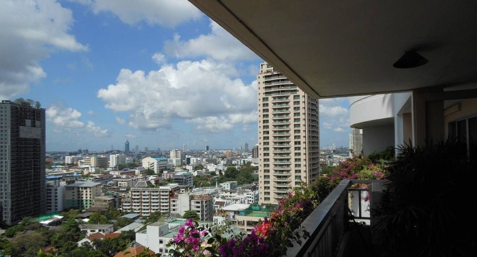 For sale 2 ベッドルーム condo in Sathon, Bangkok