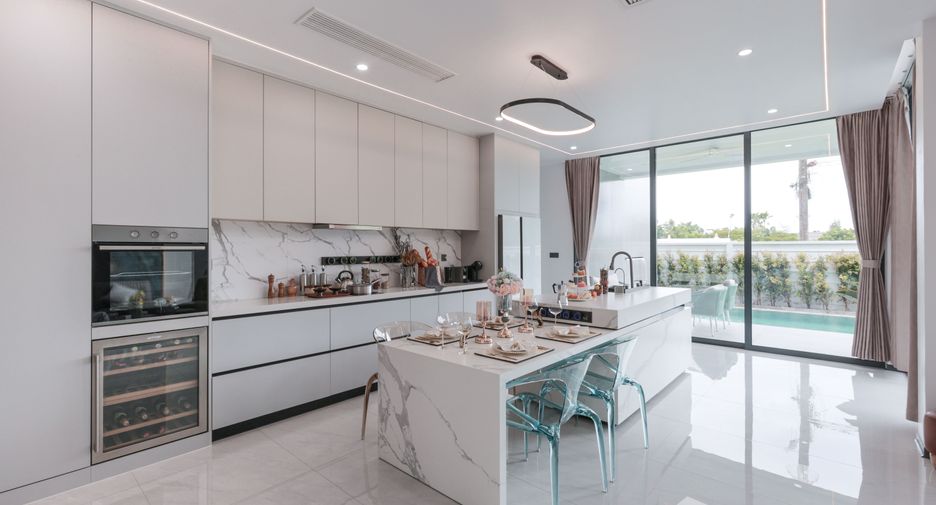 For sale 4 ベッドルーム villa in Mueang Phuket, Phuket