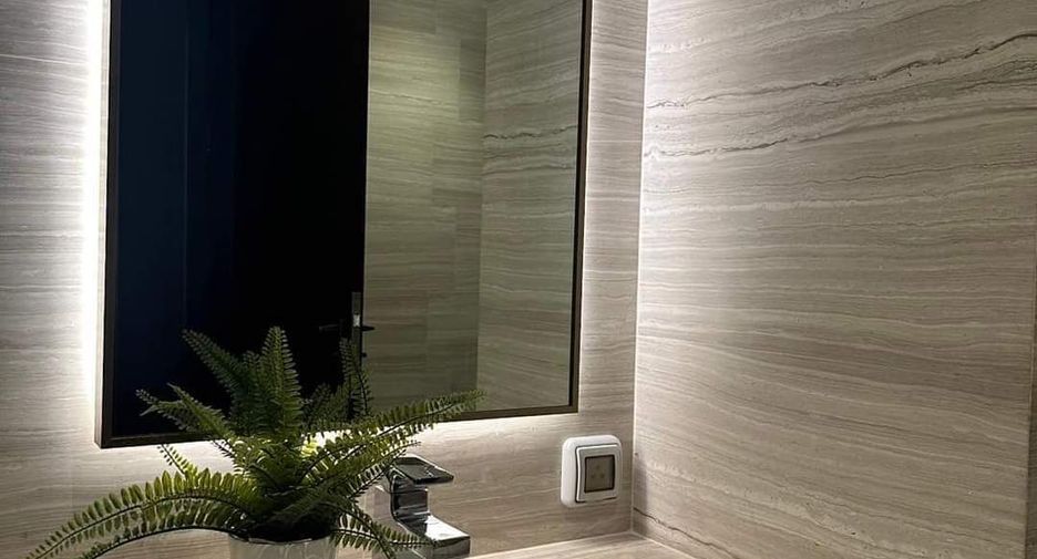 For sale 2 bedrooms condo in Khlong Toei, Bangkok