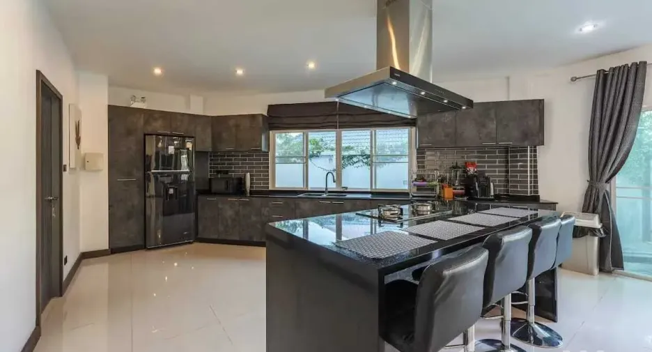 For sale 4 bedrooms villa in Mueang Phuket, Phuket
