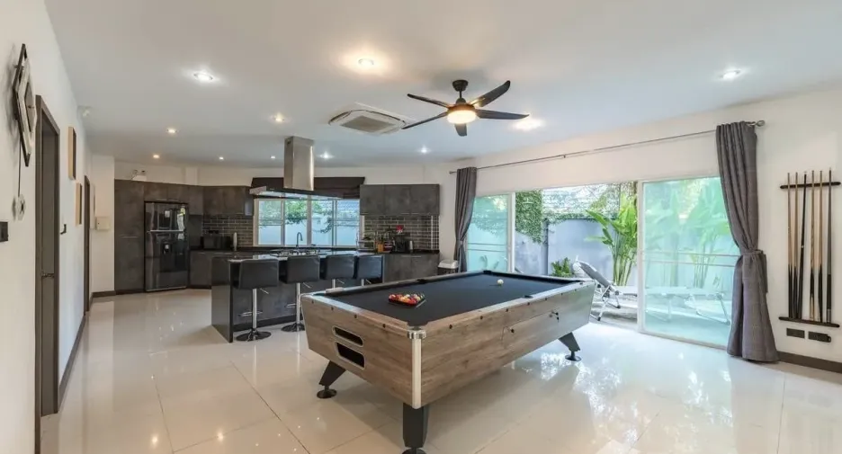 For sale 4 bedrooms villa in Mueang Phuket, Phuket