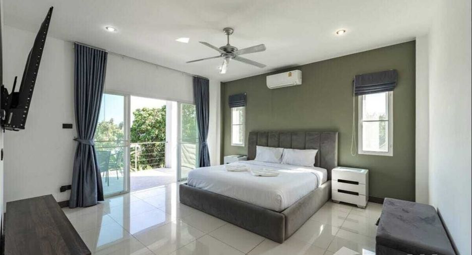 For sale 4 bedrooms villa in Mueang Phuket, Phuket