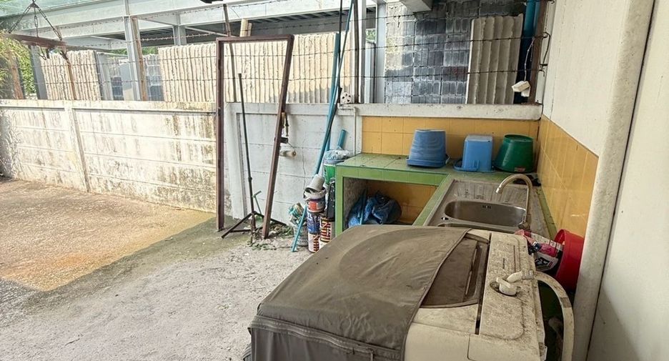 For sale 6 bedrooms townhouse in Mueang Chon Buri, Chonburi
