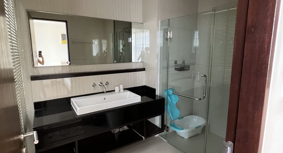 For rent 3 bedrooms townhouse in Thalang, Phuket