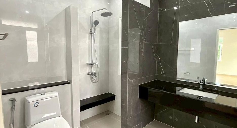 For sale 4 bedrooms house in Mueang Samut Sakhon, Samut Sakhon