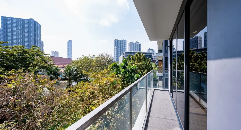 For sale 3 bedrooms condo in Suan Luang, Bangkok