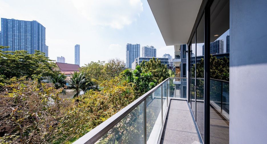 For sale 3 bedrooms condo in Suan Luang, Bangkok