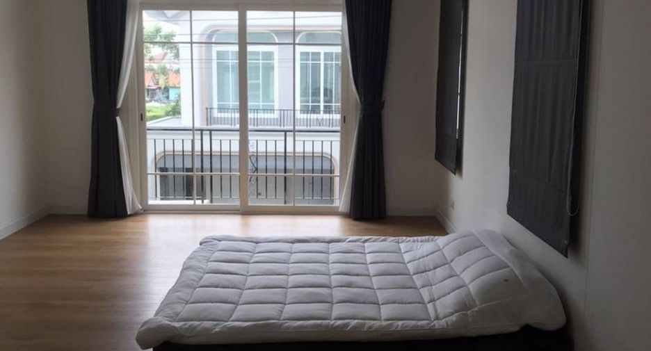 For sale 4 bedrooms house in Khlong Luang, Pathum Thani