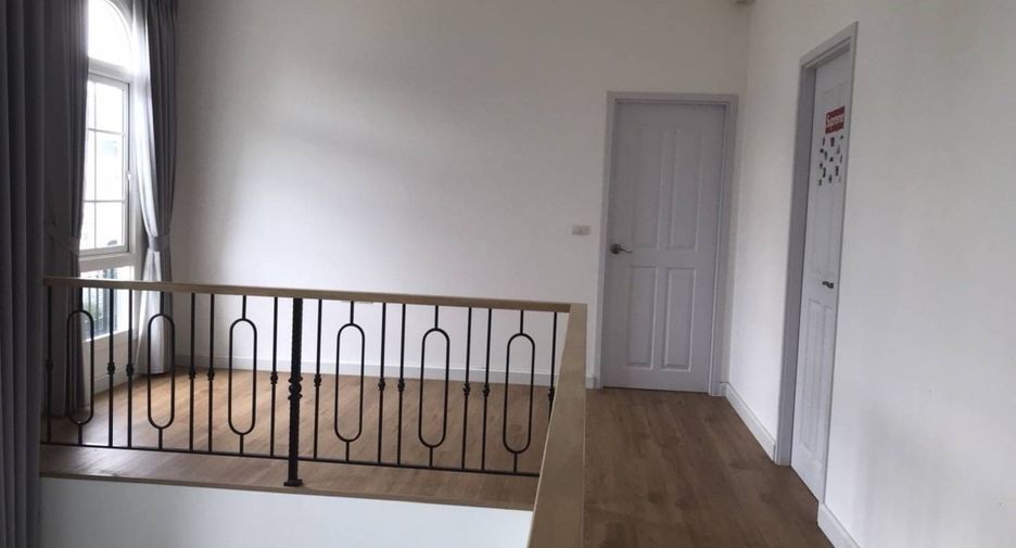 For sale 4 bedrooms house in Khlong Luang, Pathum Thani