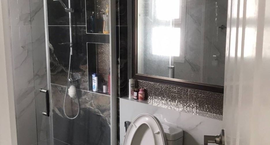 For sale 4 bedrooms house in Khlong Luang, Pathum Thani