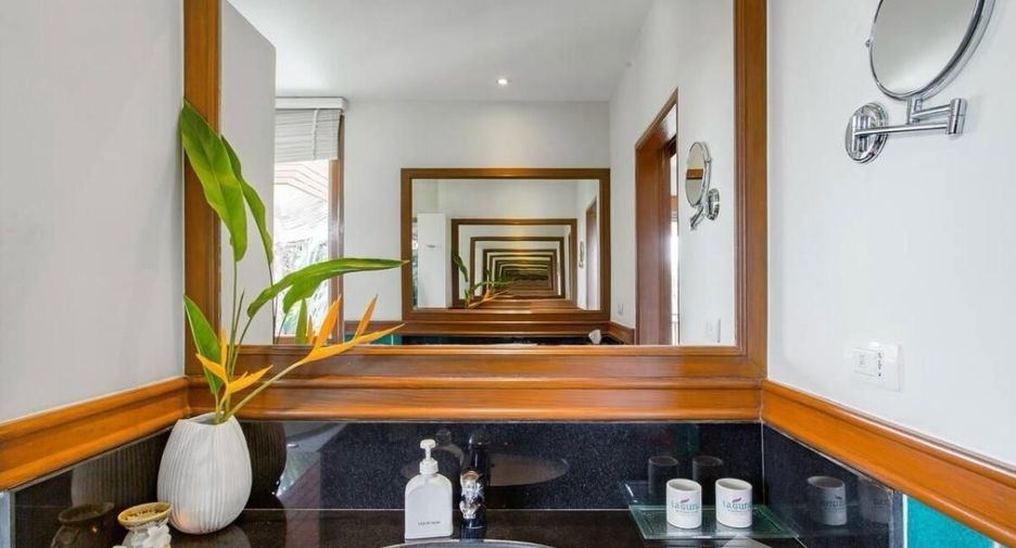 For sale 5 bedrooms villa in Thalang, Phuket