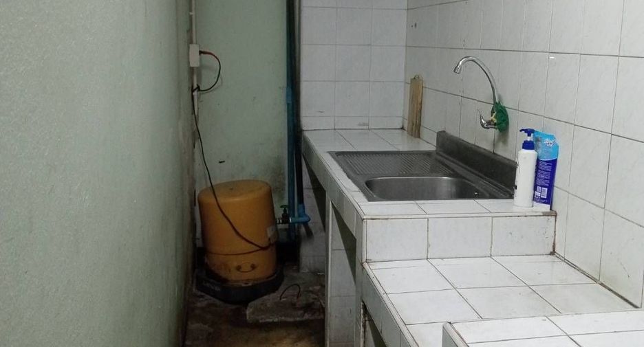 Gewerbefläche zur Miete mit 3 Zimmer in Mueang Nakhon Pathom, Nakhon Pathom
