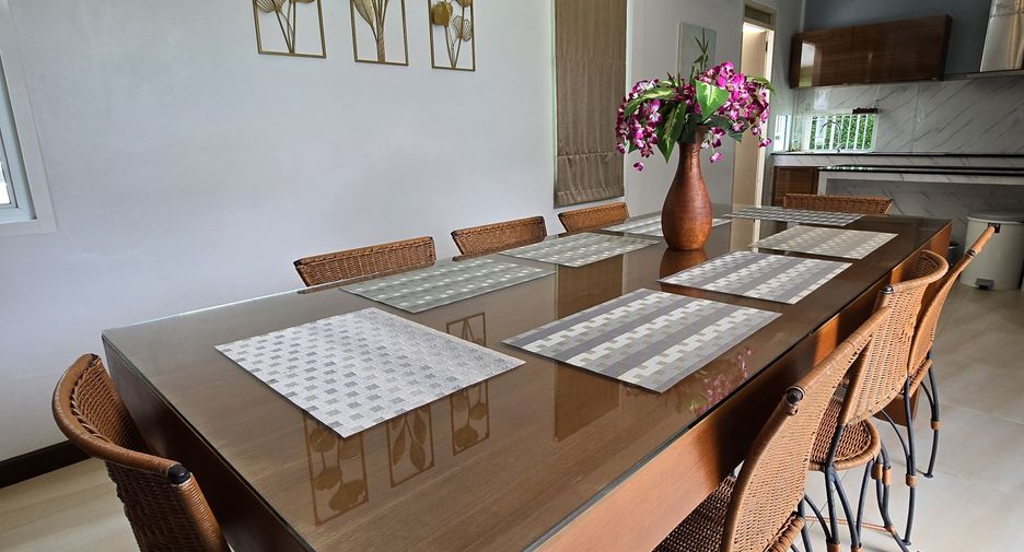 For rent 4 bedrooms villa in Mueang Phuket, Phuket