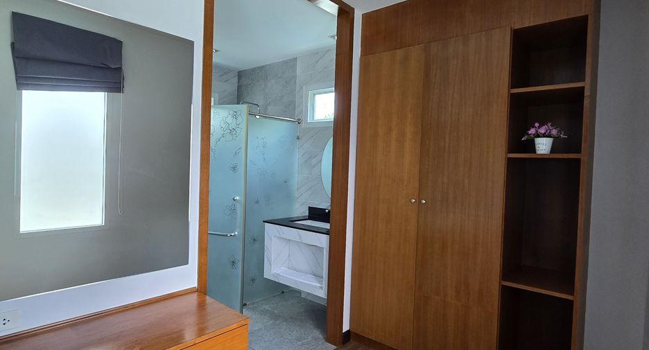 For rent 4 bedrooms villa in Mueang Phuket, Phuket
