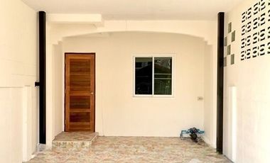 For sale 2 bedrooms townhouse in Mueang Samut Prakan, Samut Prakan