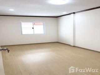 For sale 2 bedrooms townhouse in Mueang Samut Prakan, Samut Prakan