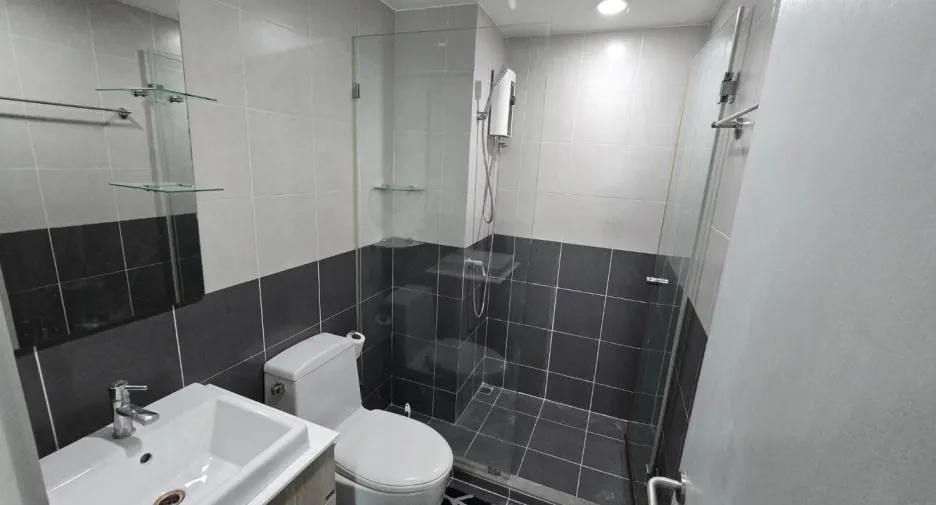 For sale and for rent 2 bedrooms condo in Bangkok Noi, Bangkok