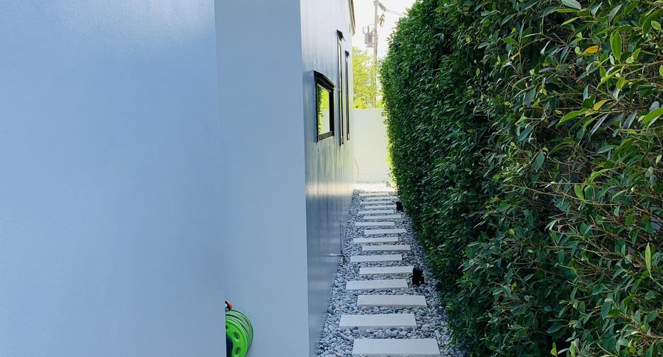 For rent 3 bedrooms villa in Mueang Phuket, Phuket