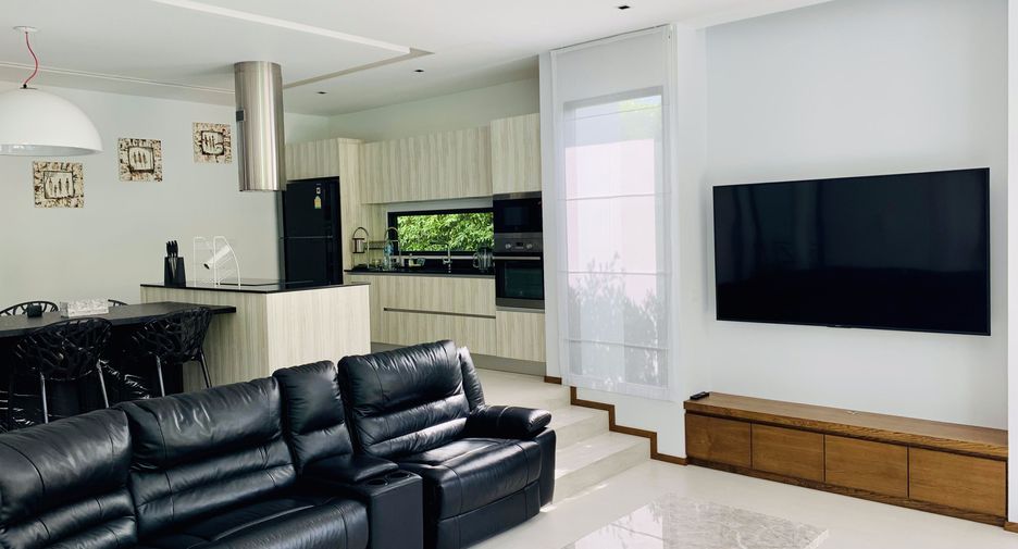 For rent 3 bedrooms villa in Mueang Phuket, Phuket